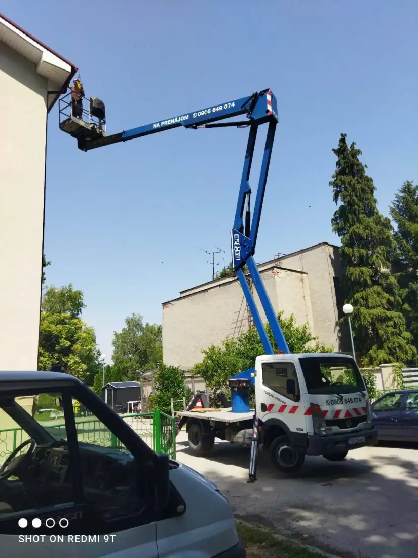 Neratovicei téri Magyar Tannyelvű Magán Szakközépiskola diákjainak szalagavatója